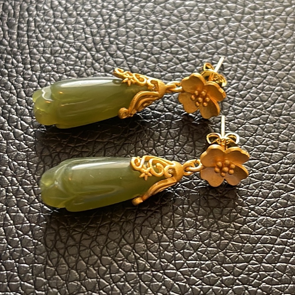 Beautiful  Jade Green beads dangle earrings 14K Gold-Dipped Textured Gold Flower - Picture 3 of 14